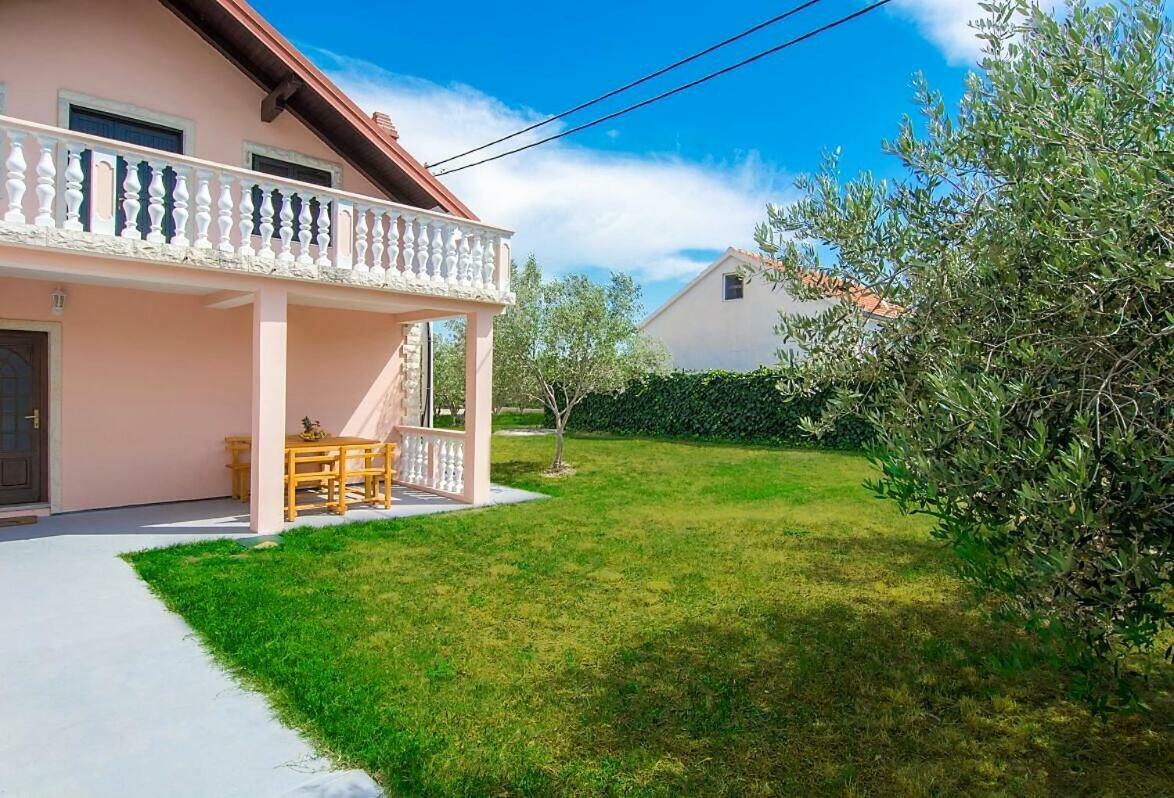 Vacation House Maslina Rupalj Exteriér fotografie