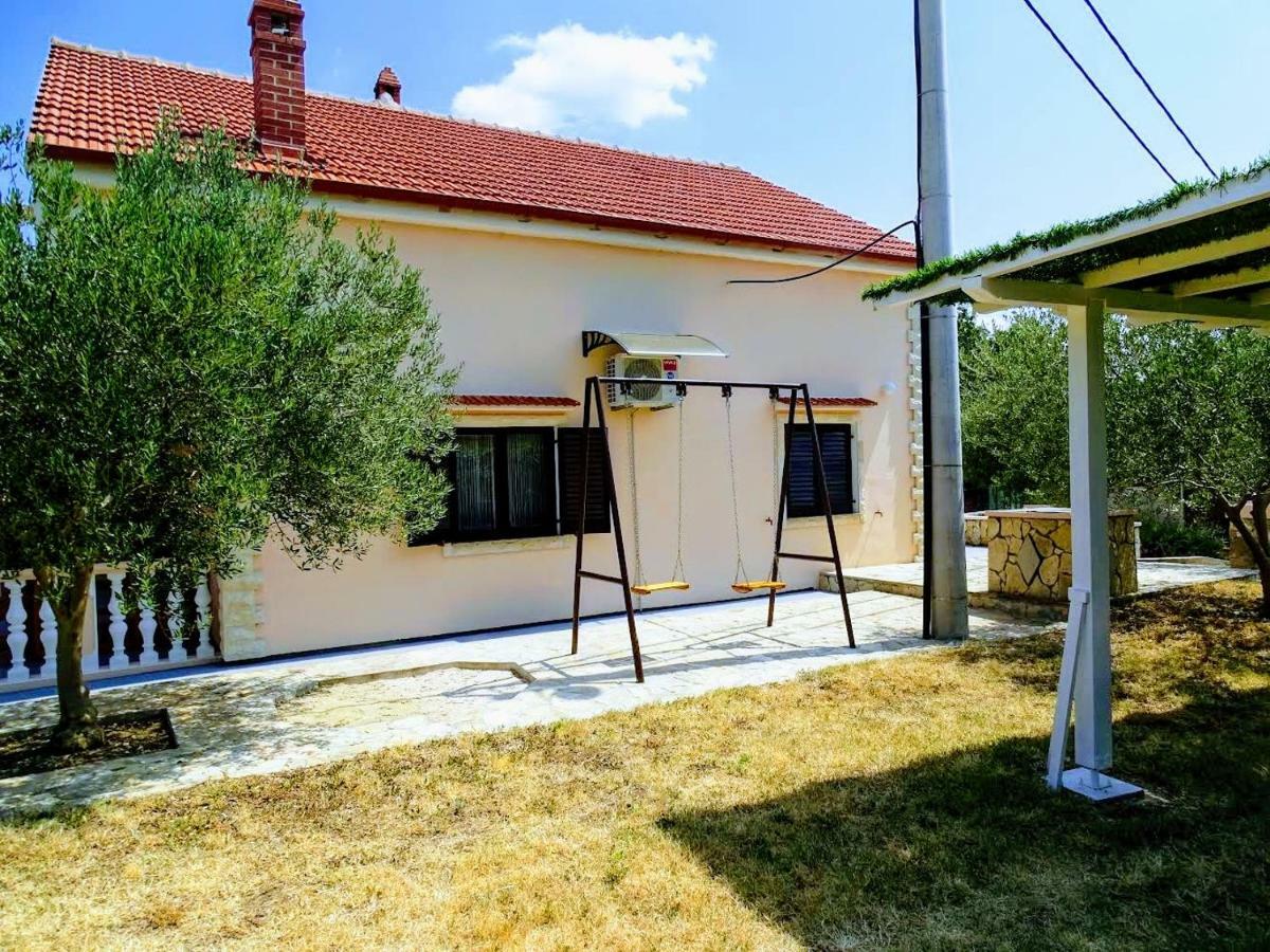 Vacation House Maslina Rupalj Exteriér fotografie