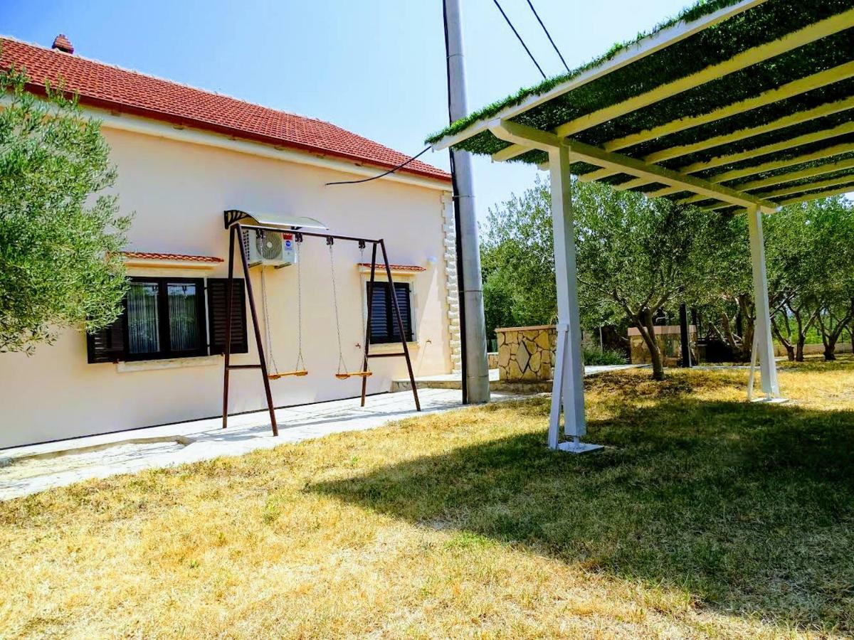 Vacation House Maslina Rupalj Exteriér fotografie